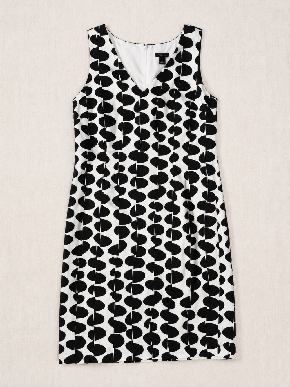 Sleeveless Black & White Patterned V-Neck Dress